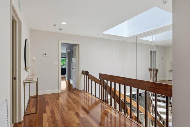 Building Photo - 1172 Hillsboro Mile