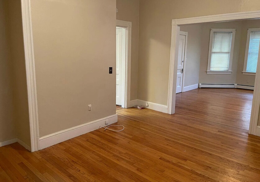 Building Photo - 464 Laurel Hill Ave