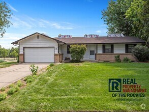 Building Photo - Recently Updated 4 Bed 3 Bath House in W. ...