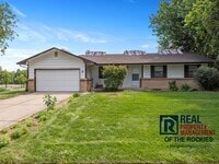 Building Photo - Recently Updated 4 Bed 3 Bath House in W. ...