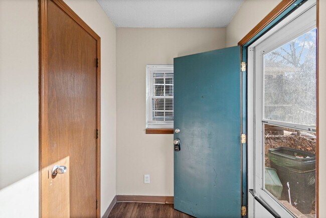 Building Photo - Adorable Home Walking Distance to KU Med & 39th Street