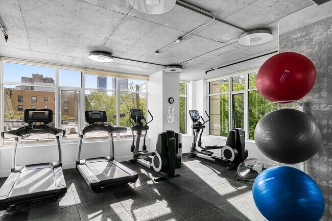 Building Photo - 1321 Seneca St