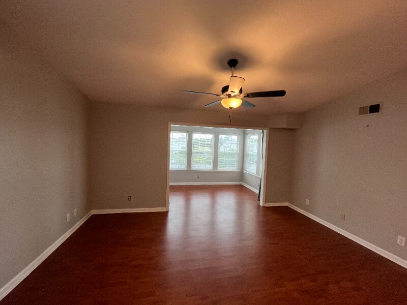 Building Photo - 2265 Huntingdon Dr