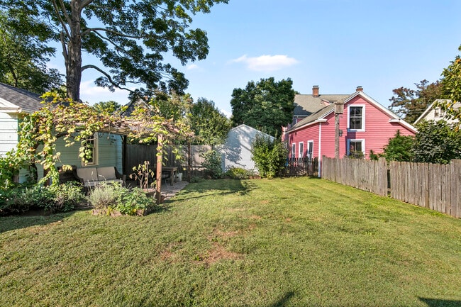 Building Photo - 37 Harmon St