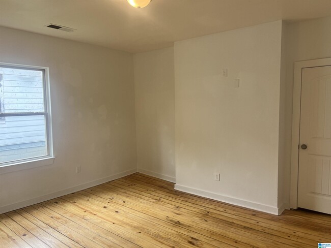 Building Photo - 309 Iota Ave S