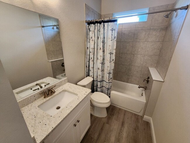 Building Photo - Venetian Bay Home in the Palms