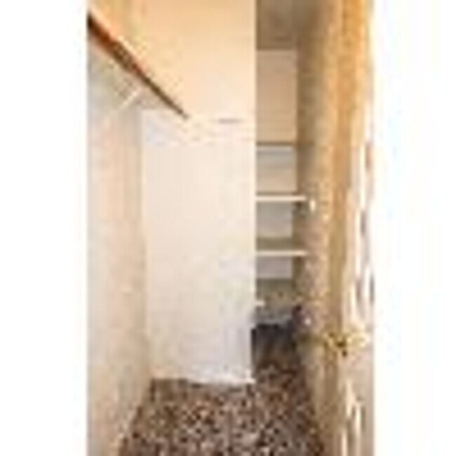 Building Photo - 8100 E Lakeshore Dr