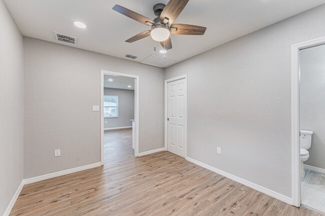 Building Photo - 2613 W Cypress St