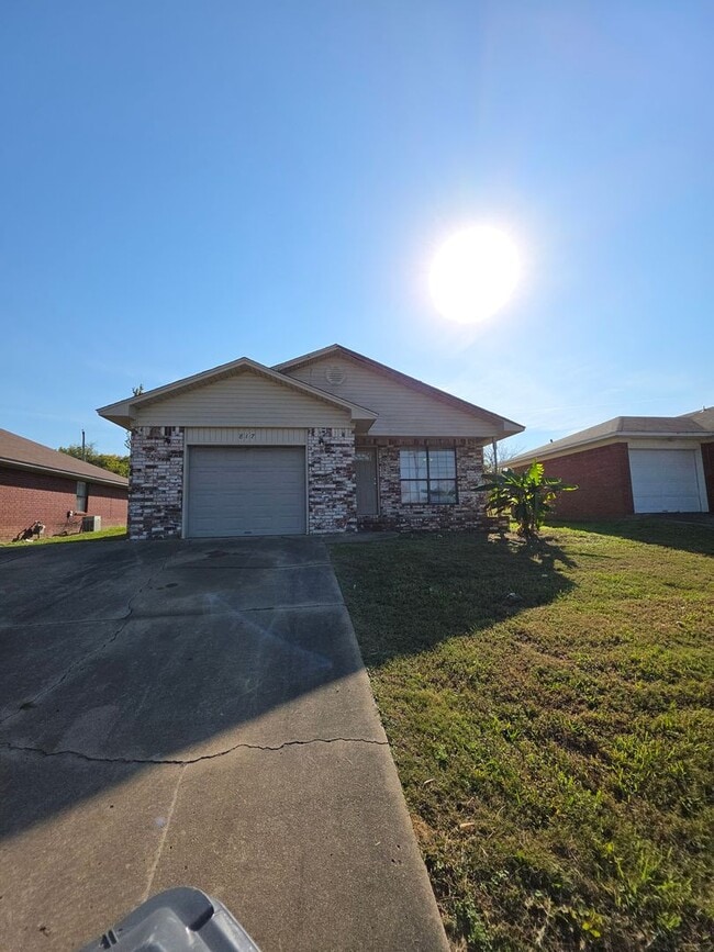 Primary Photo - 817-825 West 12th St.