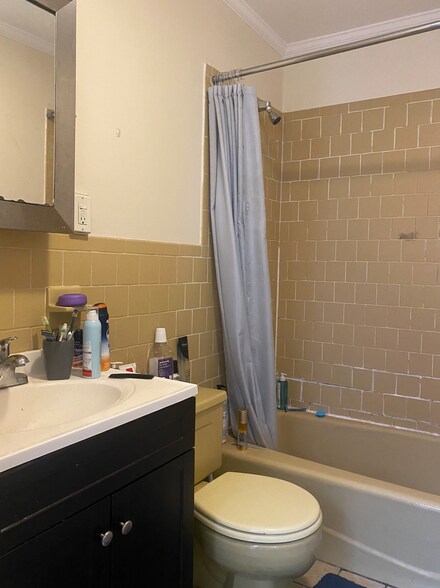 Building Photo - 519 Massachusetts Ave