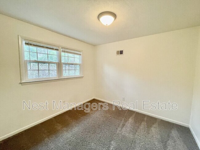 Building Photo - 820 Pilot Ave