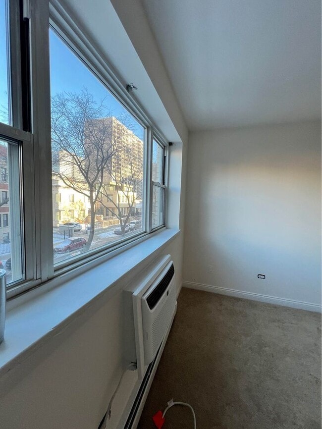 Building Photo - 619 W Stratford Pl