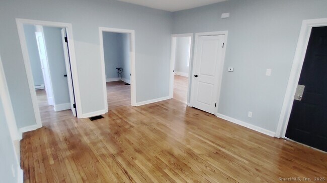 Building Photo - 112 Hobart St