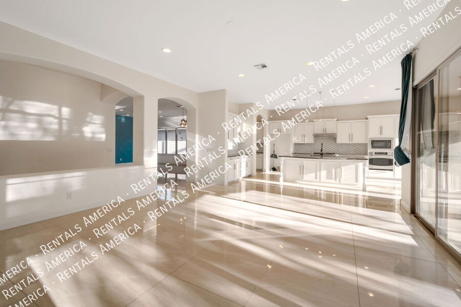 Building Photo - 4093 E Woodside Way