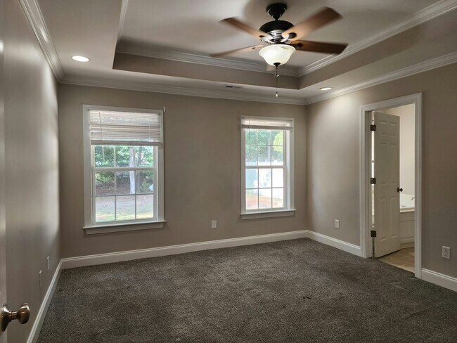 Building Photo - 381 Rosemount Dr
