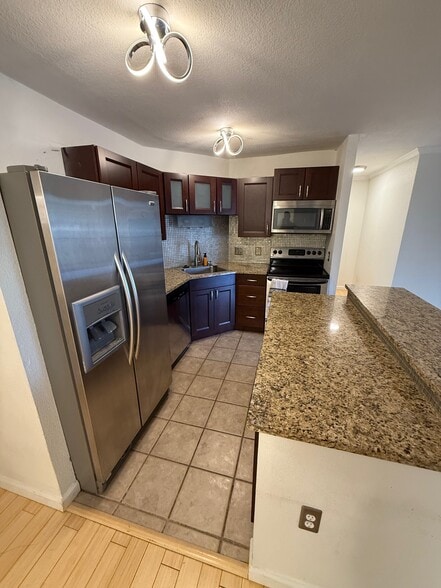 Kitchen with dishwasher, stainless steeel appliances, in-door ice maker and water dispenser - 1301 Speer Blvd
