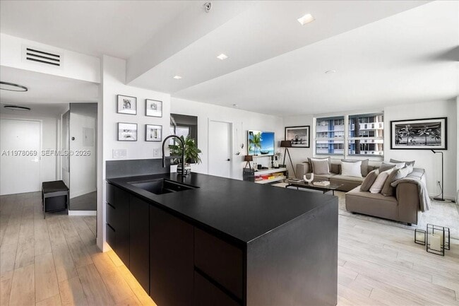 Building Photo - 650 West Ave