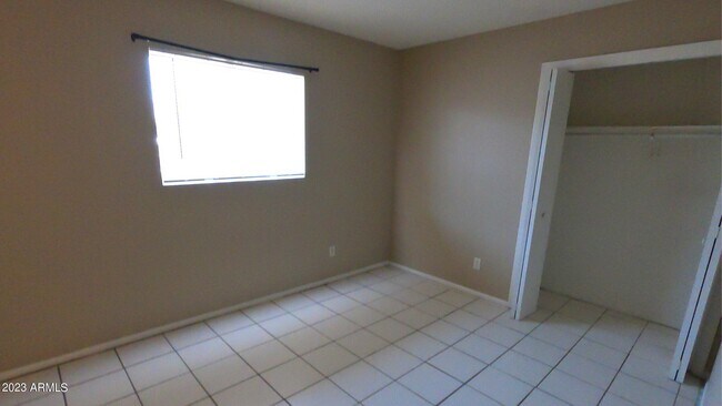 Building Photo - 26 W 6th Pl