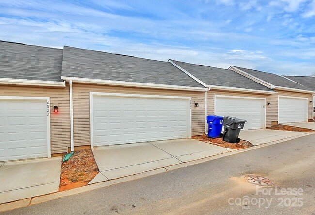 Building Photo - 6826 Colonial Garden Dr
