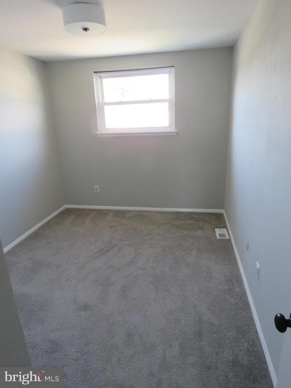 Building Photo - 3207 Fairdale Rd
