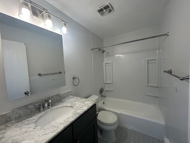 Building Photo - 380A Great Rd