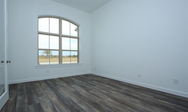 Building Photo - 23715 Fernbriar St