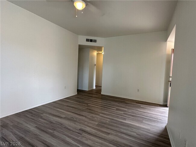 Building Photo - 1050 E Cactus Ave