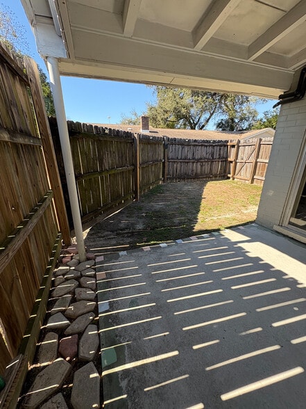 Building Photo - 1211 Friendship Ave