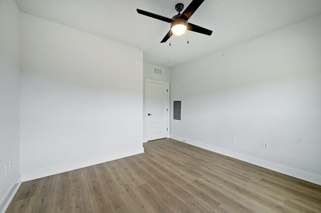 Building Photo - 2500 Longview St