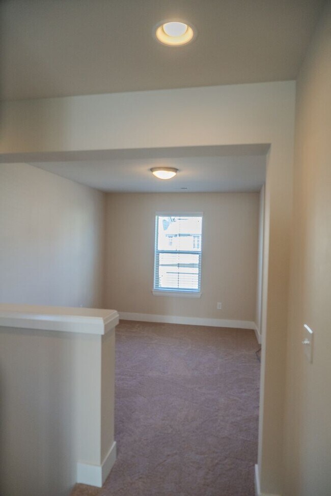 Building Photo - 3 Bedroom Home in Millcreek