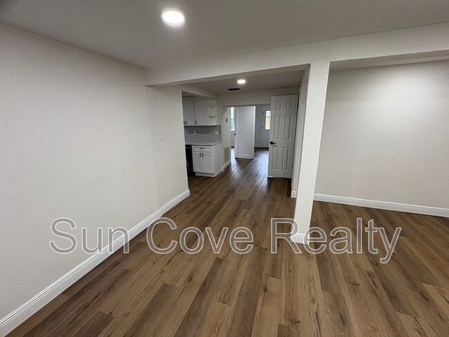 Building Photo - 807 E Genesee St