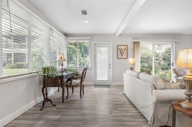 Building Photo - 4 Jasmine Run