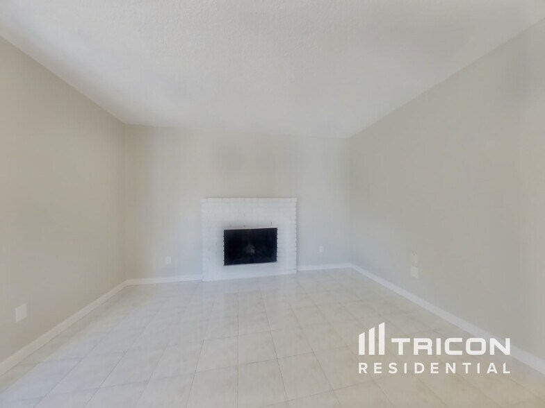 Building Photo - 405 Pirinen Ln