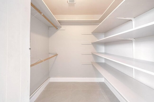 Building Photo - 3147 Naylor Ter