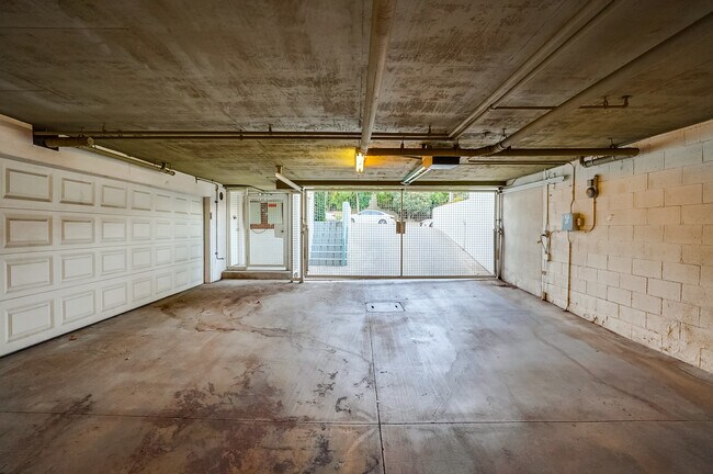 Building Photo - 1128 22nd St