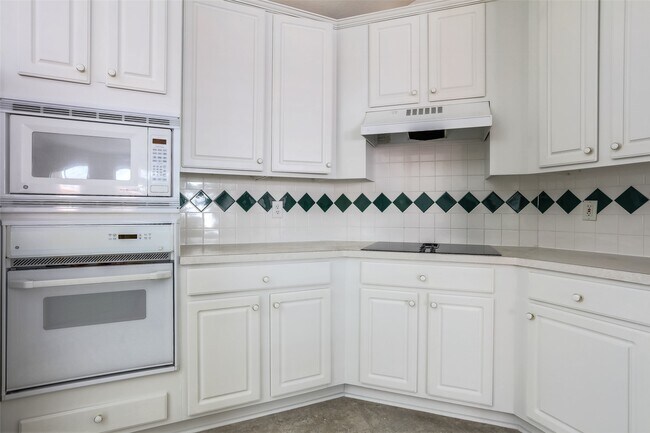 Building Photo - 131 Avonlea Dr