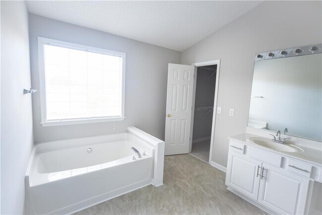 Building Photo - 4113 Glenaire Way NW