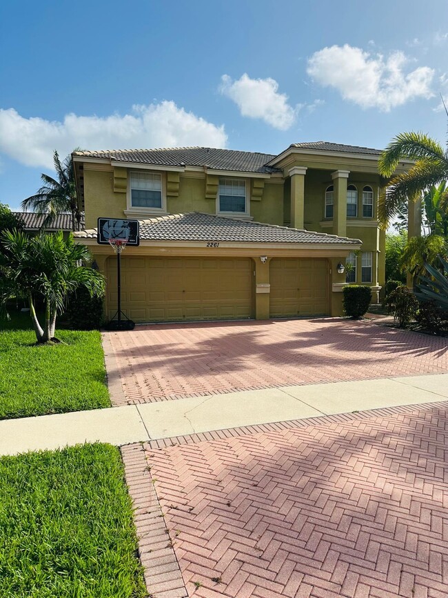Primary Photo - 2261 Ridgewood Cir