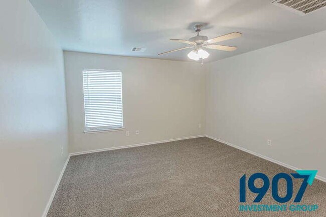 Building Photo - Beautiful 3-Bedroom Home in OKC - Availabl...
