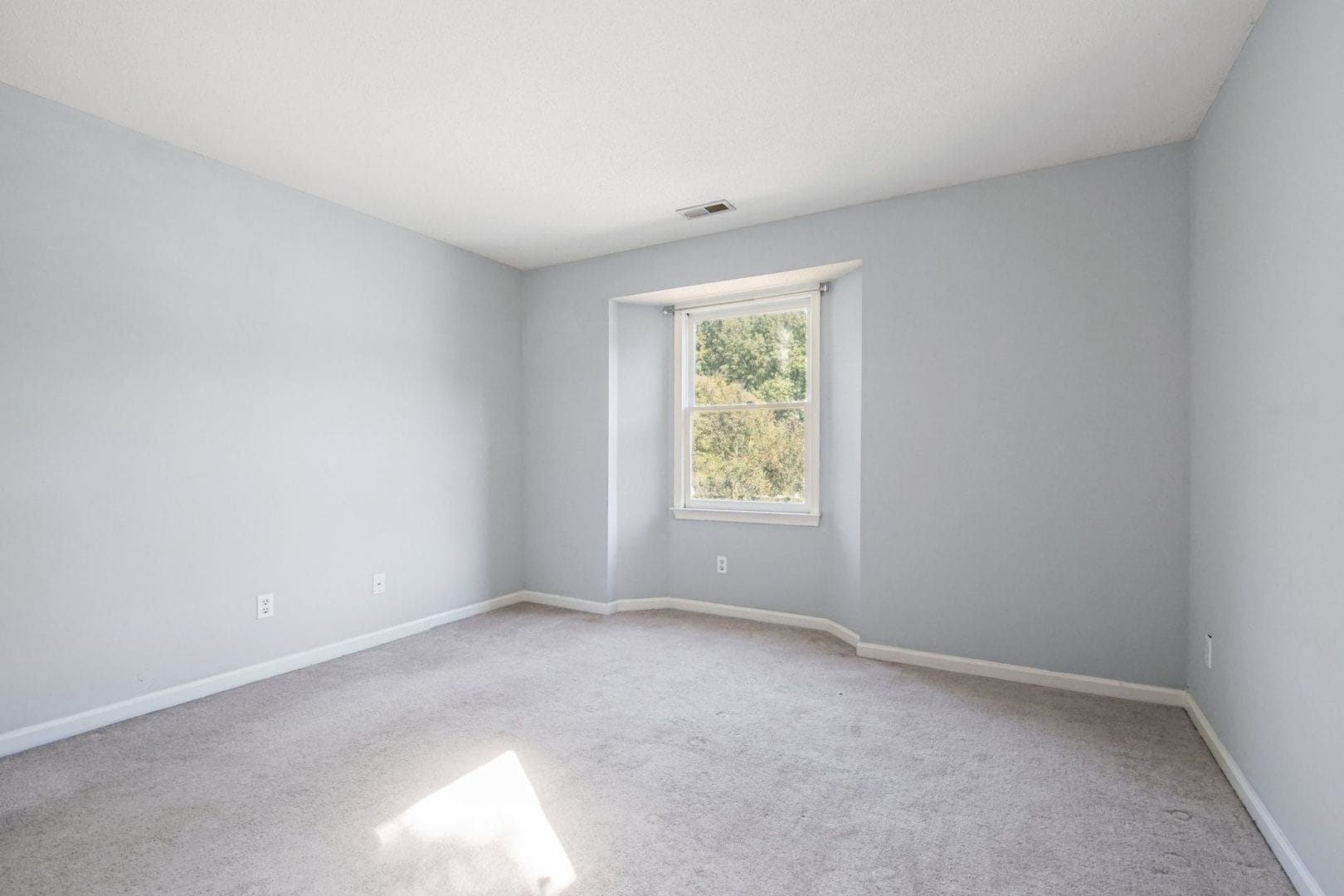 Building Photo - 2010 Quaker Landing