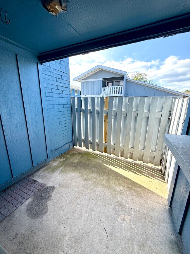 Building Photo - 8651 Madera Ct