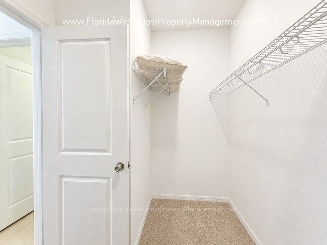 Building Photo - 6394 Grandview Hill Ct