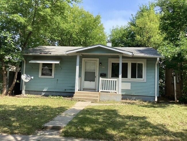 Building Photo - 2 Bedroom Single Family Home in Hampton He...