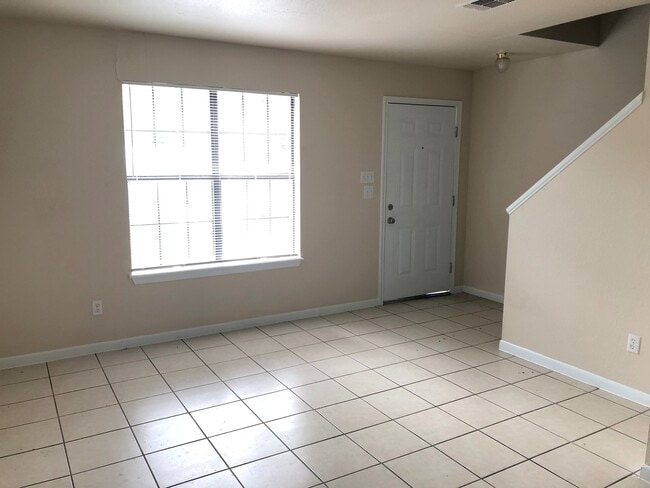 Building Photo - 7547 Windsor Oaks