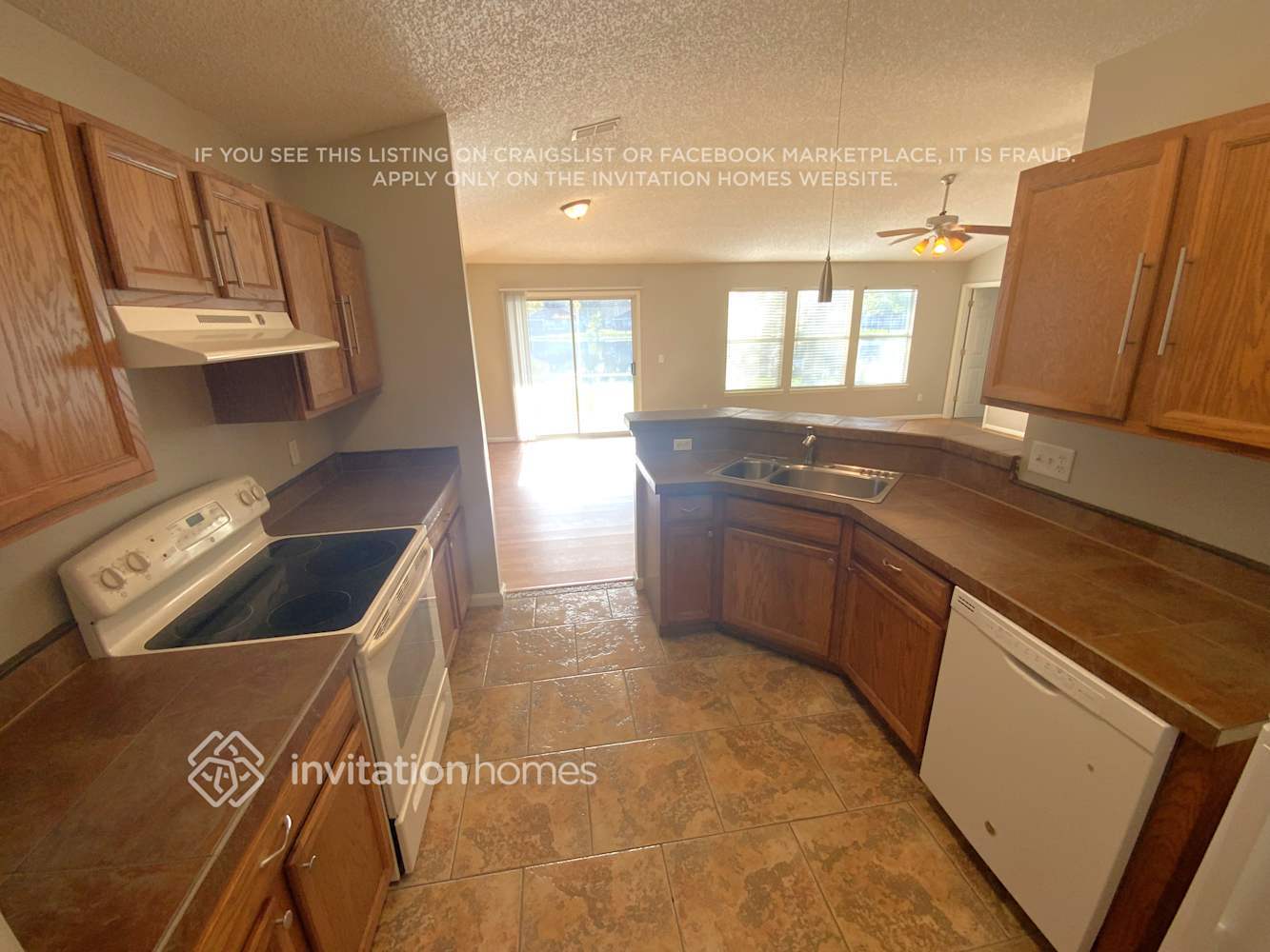 Building Photo - 572 Prosperity Lake Dr