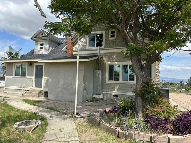 Building Photo - Newly Renovated-Victorian Style home San B...