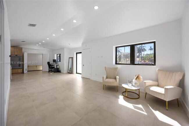 Building Photo - 1141 Hollywood Blvd