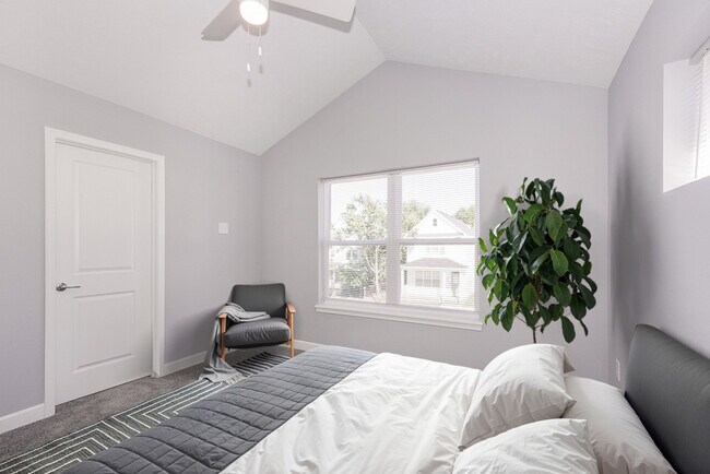 Building Photo - 2184 E 97th St