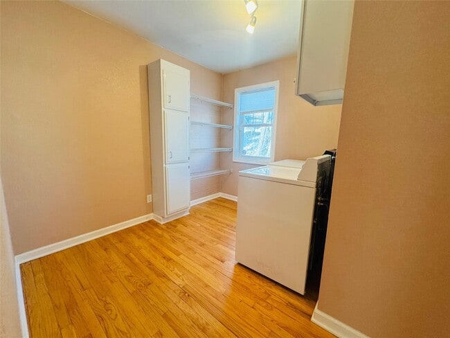 Building Photo - 2405-2405 Jenkins St