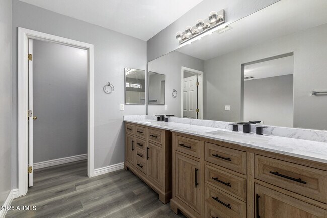 Building Photo - 3006 W Ferruccio Pl